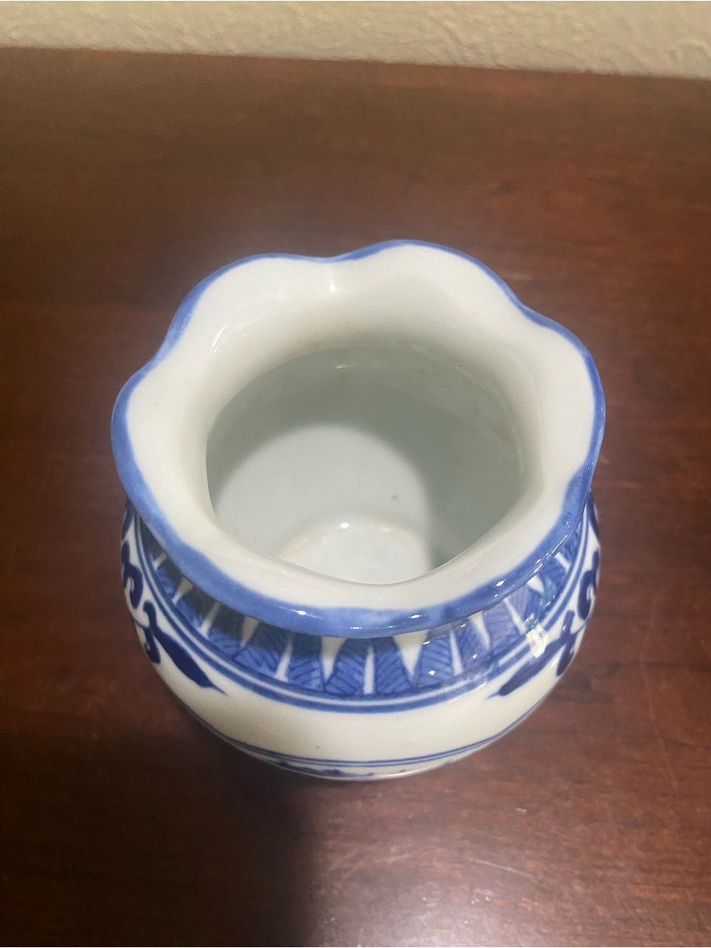 Vintage, Cobalt Blue and White Small Round Vase with Scalloped Opening - Picture 4 of 7